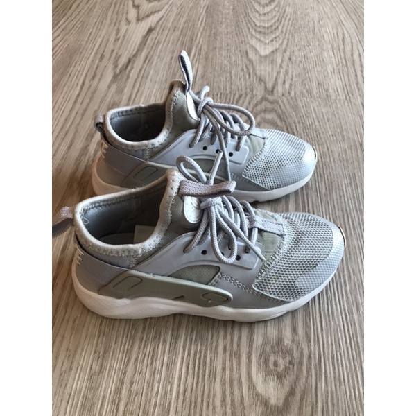 Nike 二手銀色武士鞋 童鞋 11.5C 17.5公分 已送洗乾淨