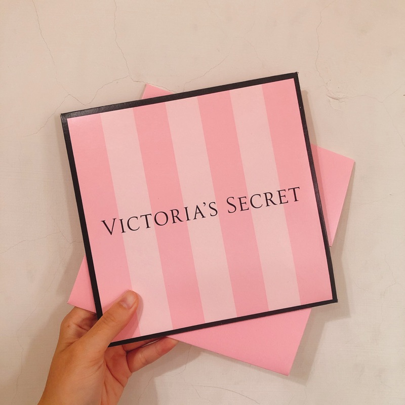Victoria’s Secret 維多利亞的秘密 紙盒約18.5*18.5公分