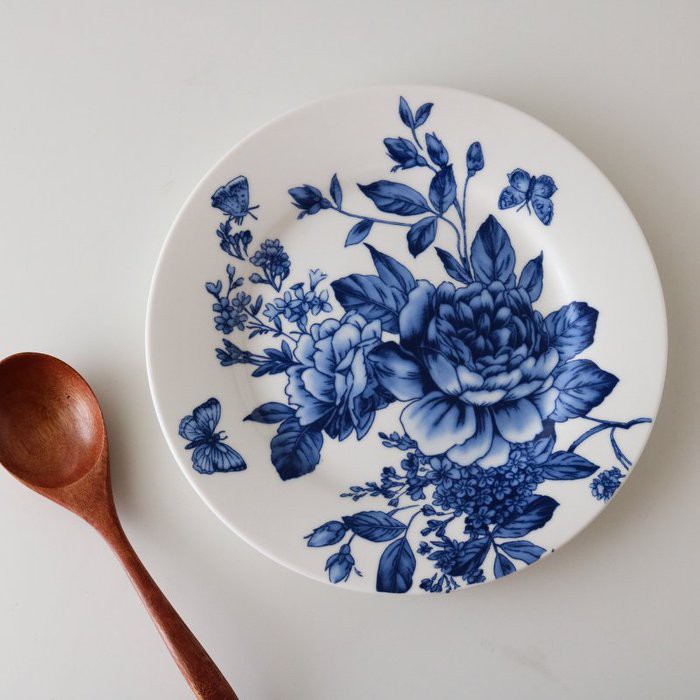 藍色大花朵陶瓷白盤 藍色 白色 花朵盤 陶瓷盤子 陶瓷圓盤 菜盤 西餐盤 餐具【波仔家生活雜貨舖】