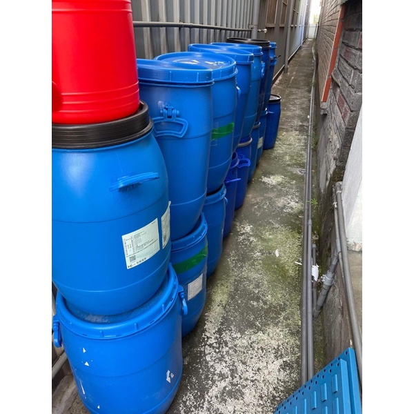 台中大里自取（請私訊勿下單）二手化學桶 耐酸桶 密封桶 運輸桶 堆肥桶 廚餘桶 儲水桶 藍色塑膠桶 防疫棄置桶50公升