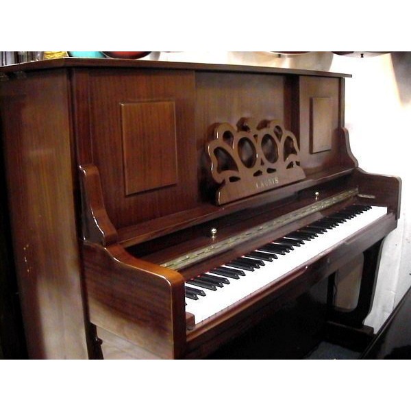 YAMAHA KAWAI中古鋼琴批發倉庫 launis鋼琴工廠直營百年老店音色好品質好一定便宜購買鋼琴保固20年
