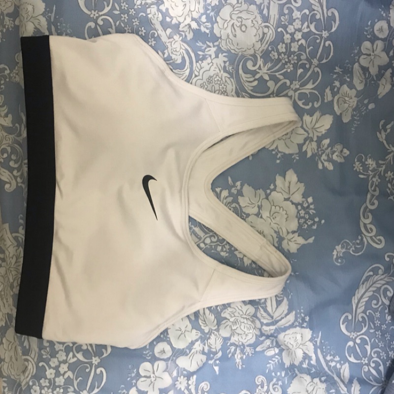 Nike dry-fit 運動內衣(白色）