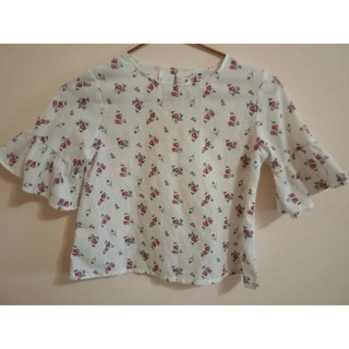 二手出清 Uniqlo女童夏天蝴蝶袖白底小花上衣 130公分