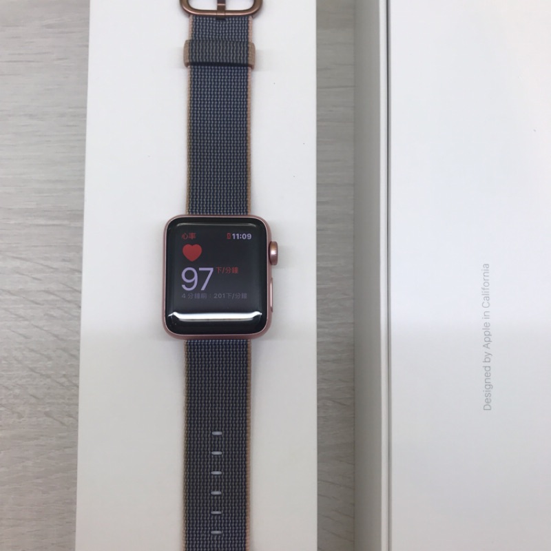 幾乎全新apple Watch 2 玫瑰金38mm 防水版鋁金屬錶殼搭配尼龍織紋錶帶運動手錶二手中古 蝦皮購物