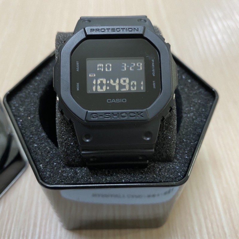 CASIO 卡西歐 強悍極黑數位休閒錶 DW-5600BB-1(二手)