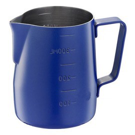 Tiamo 不沾塗層厚款刻度指示拉花杯 藍色 360ml950ml600ml HC7086BU 爍咖啡 拉花鋼杯