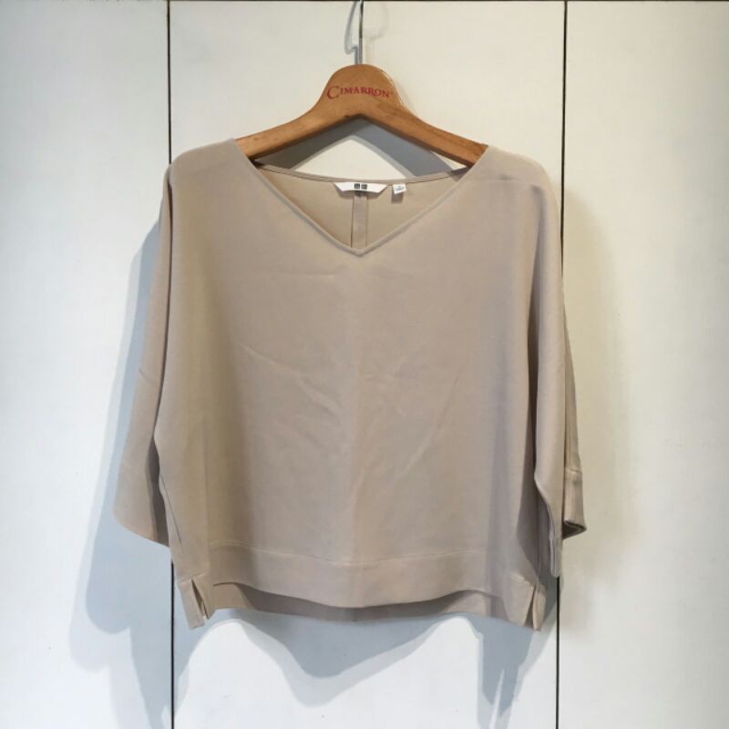 Uniqlo 雪紡v領的價格推薦 21年10月 比價比個夠biggo