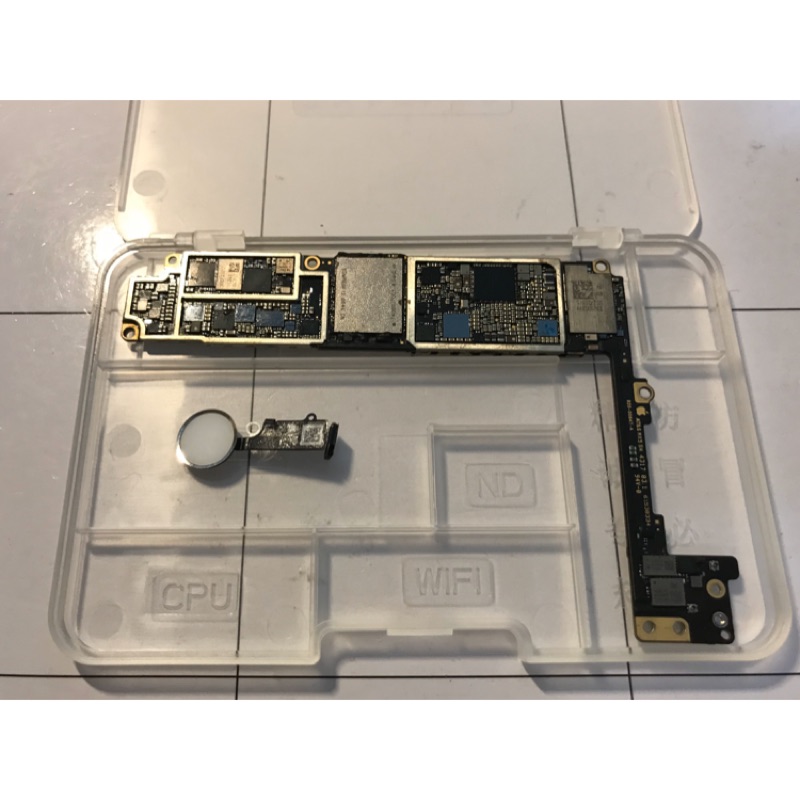 IPHONE 8 Plus 64G 零件機 主機板 不開機