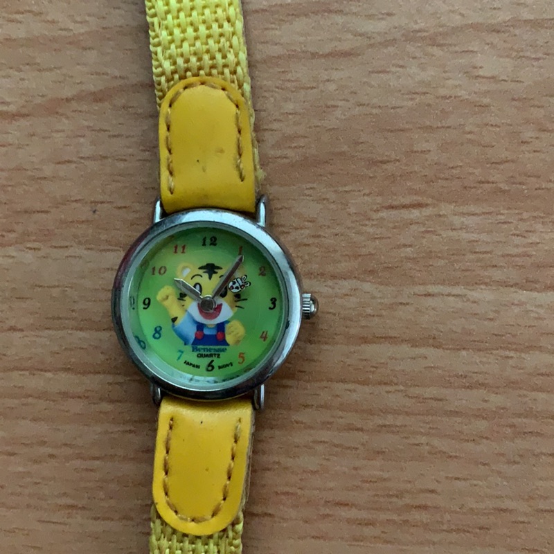 巧虎巧連智琦琦黃色表帶的手錶