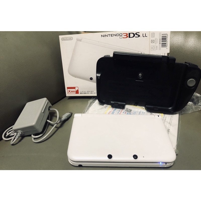 Nintend 3DS LL主機日版白色+4G記憶卡+類比擴充遙桿（二手商品）