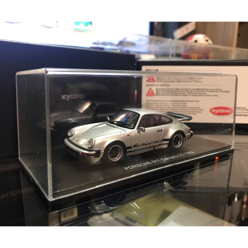 絕版逸品 kyosho 1/43 Porsche 930 carrera 3.2 1984 銀 911前後可開 1:43