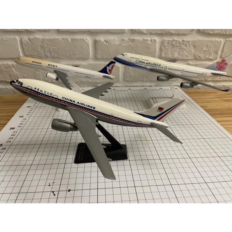［絕版品 割愛］中華航空 新舊款飛機模型 送 澳門航空 合購甜甜割愛價