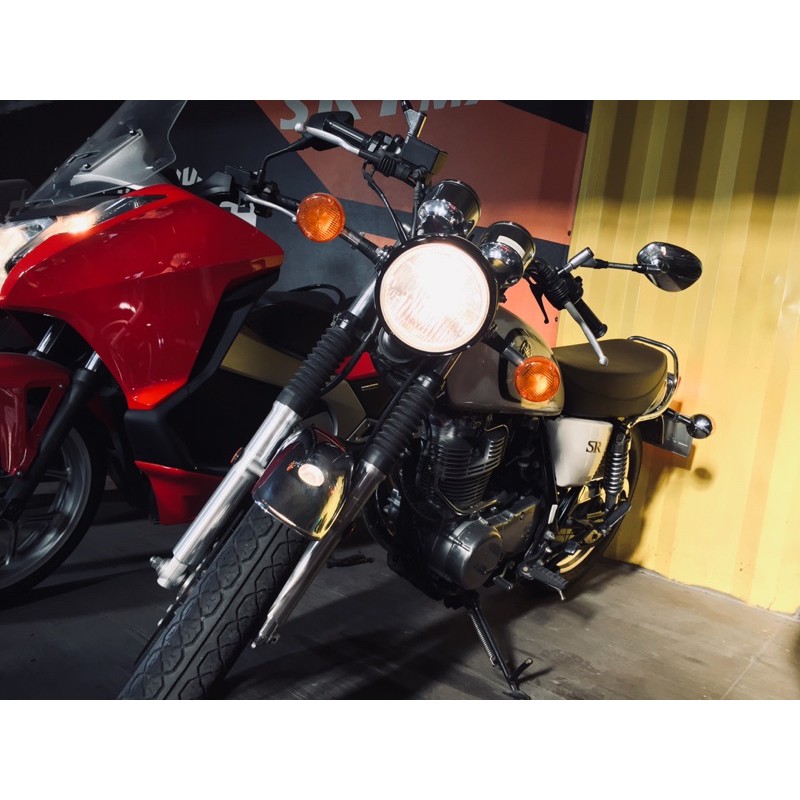 天美重車中古車 Yamaha Sr400 米白色二手復古單缸街車稀有顏色美又棒 蝦皮購物