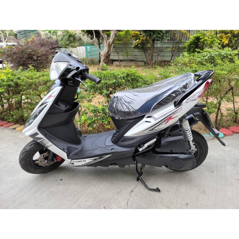 高雄Shp車行2012.10出廠.光陽Vjr110碟煞版黑白色.可以現金.可以分期強力過件