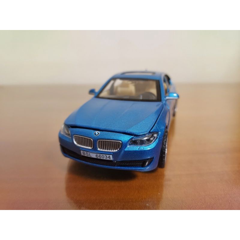 台灣現貨 全新盒裝~1:32 ~BMW 寶馬 535i 亮藍色合金收藏兒童禮物擺件聲光玩具比例模型交通模型車迴力車