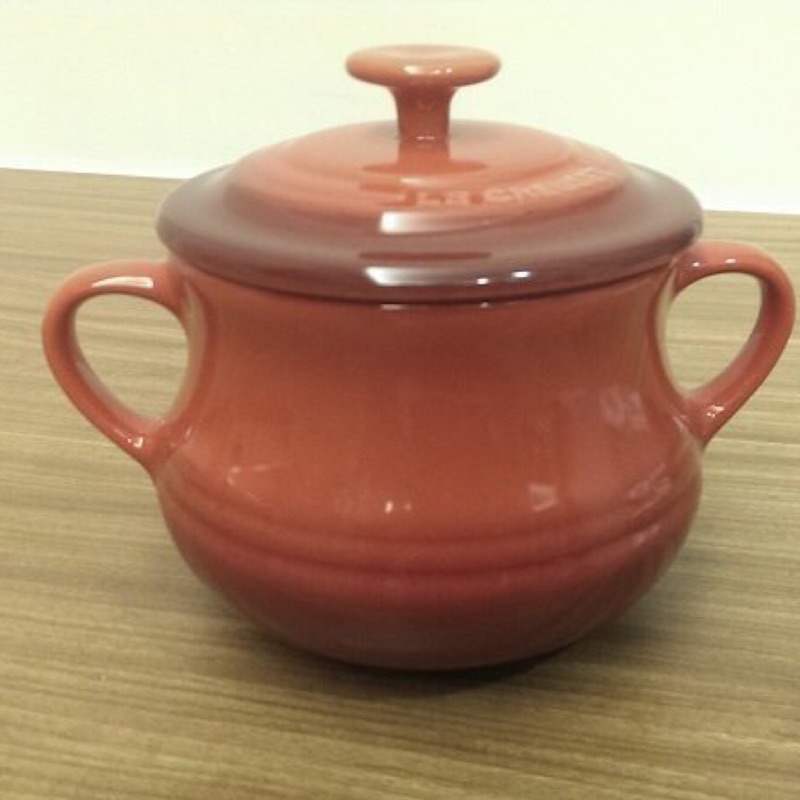 全新 Le Creuset 櫻桃紅500ML湯汁壺2個一組