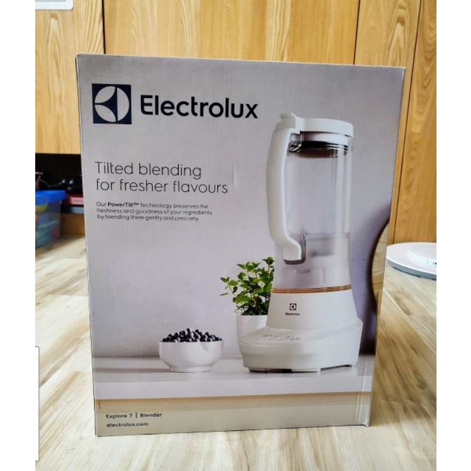 Electrolux 伊萊克斯調理果汁機 E7TB1-53CW(降價囉！)
