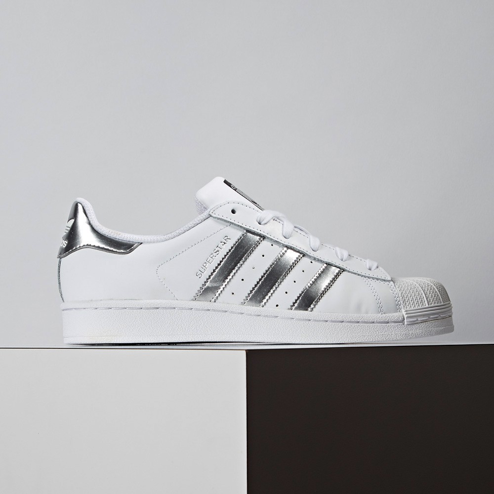 aq3091 adidas superstar
