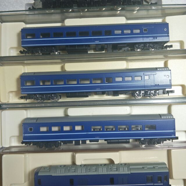 Kato 302 EF65電車頭+24系藍皮客車廂4輛組