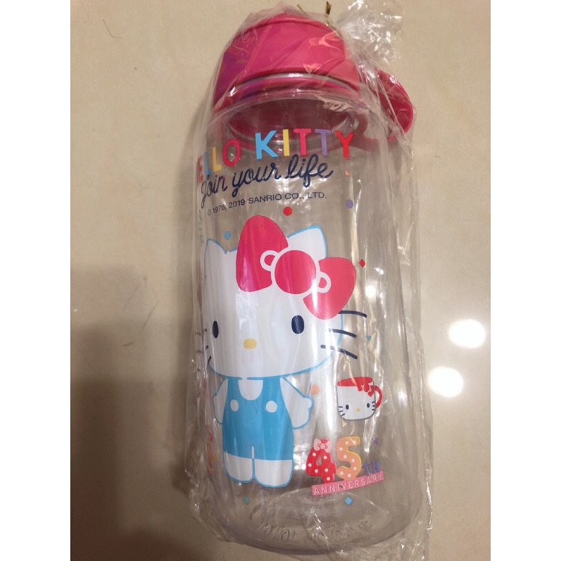 可愛Hello Kitty水瓶。 1000ml 材質:瓶身ps(100 度c)、瓶蓋pc(80 度c)