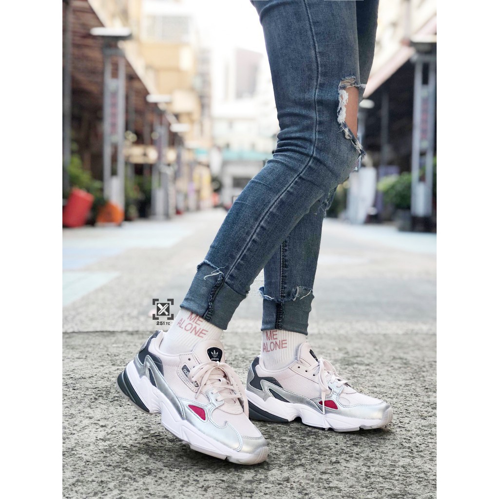adidas falcon d96757