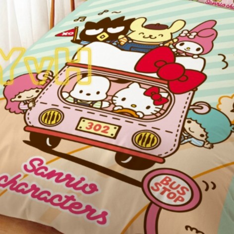 =YvH=單人床包枕套 涼被 台灣製造正版授權 搭巴士 三麗鷗好朋友 Kitty 布丁狗 雙子星 美樂蒂 酷企鵝 bus