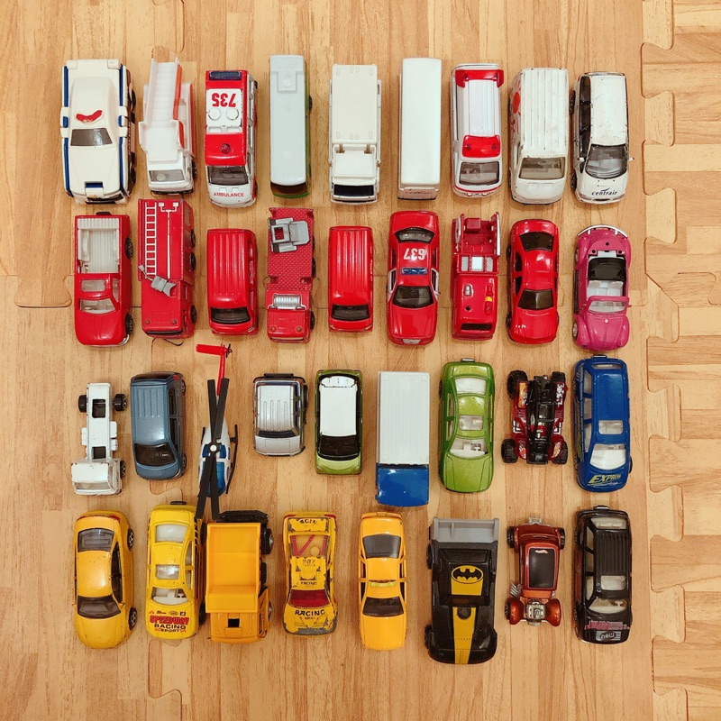 [正品自售] 各類品牌小車子玩具共35台 (二手)