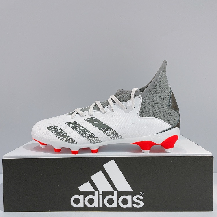 adidas PREDATOR FREAK .3 MG J 中童 白灰色 塑膠釘 戶外 運動 訓練 足球鞋 FY6305