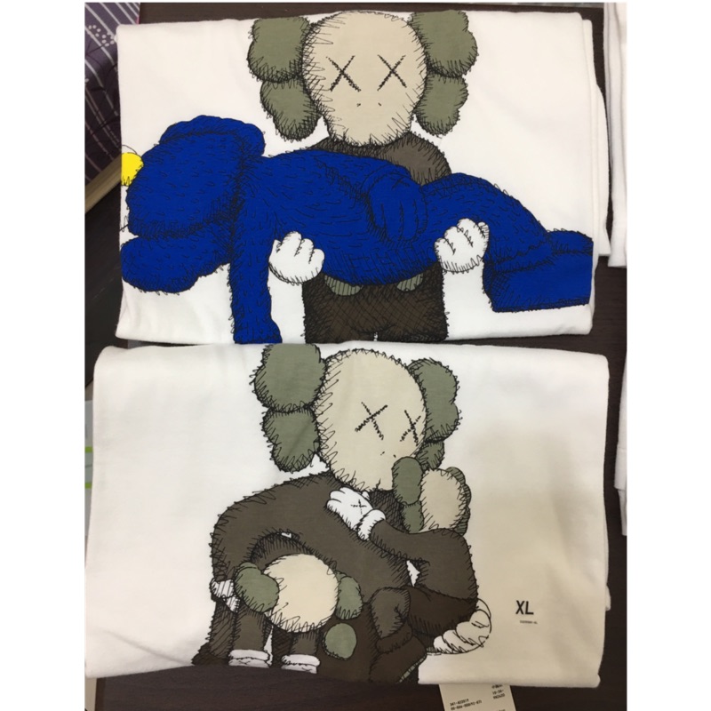 Kaws x uniqlo聯名短T兩件XL