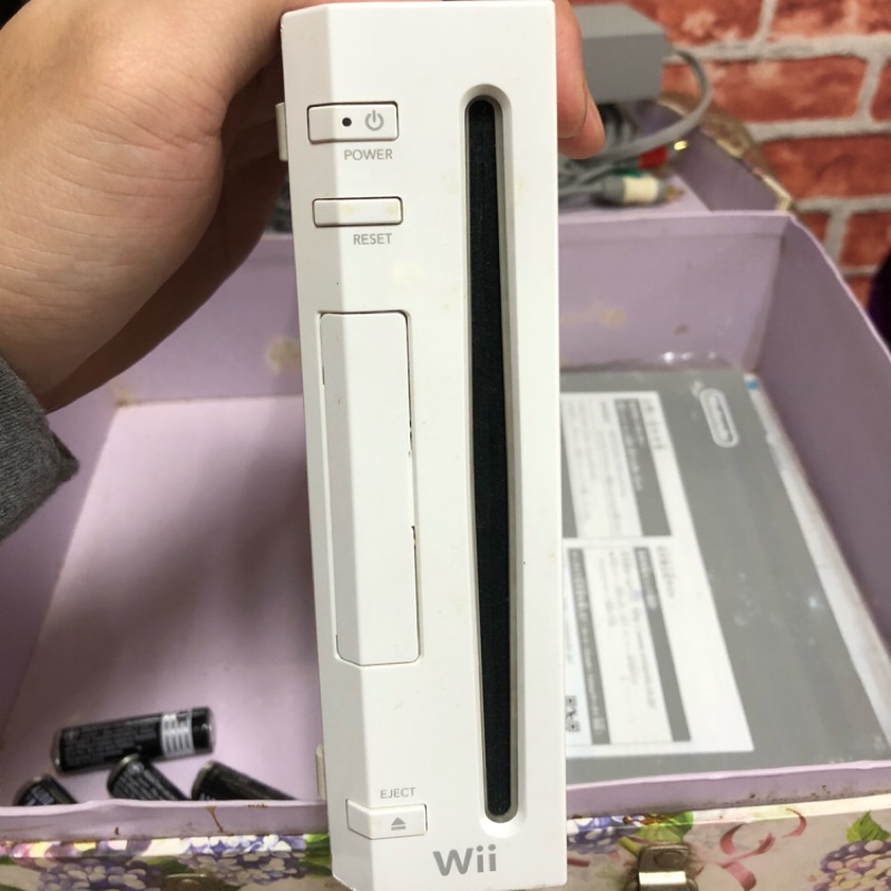 隨便賣 Wii 遊戲主機 兩支搖桿