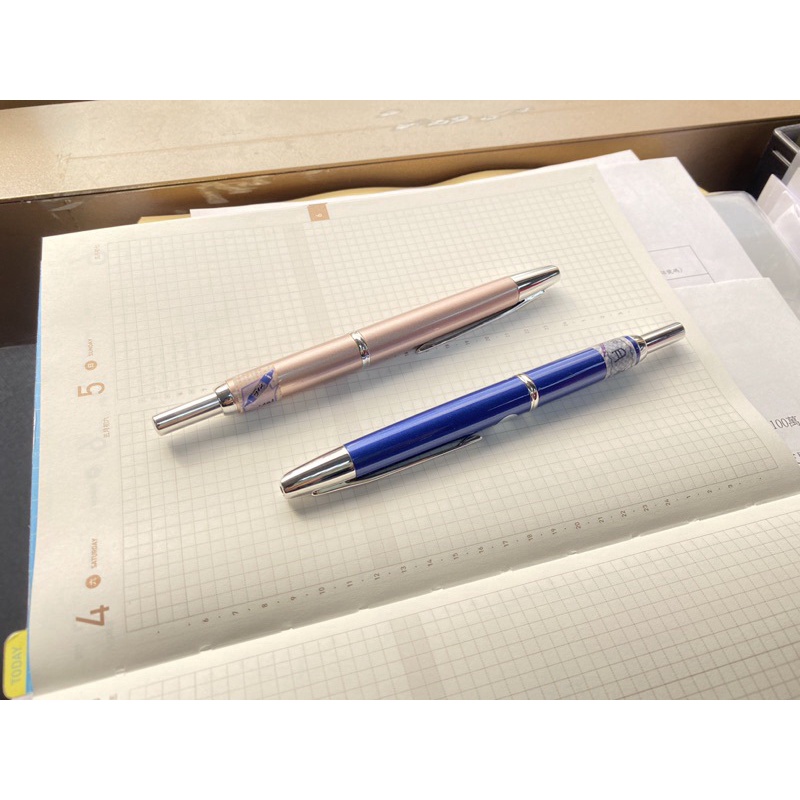 日本 PILOT 百樂 CAPLESS DECIMO 18K 鋼筆（藍色+粉色）M尖+F尖