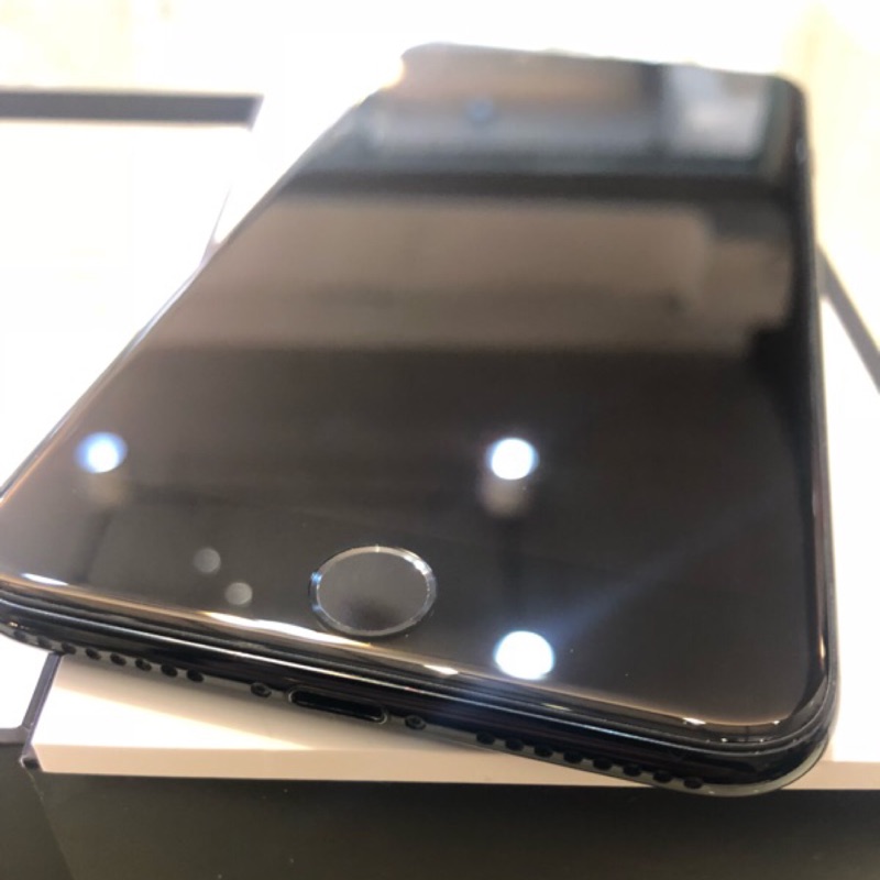 9.8新iphone7 plus 128g 超新無傷盒裝配件在 因換x所以出售 功能正常 剛過保 盒序一樣=18800