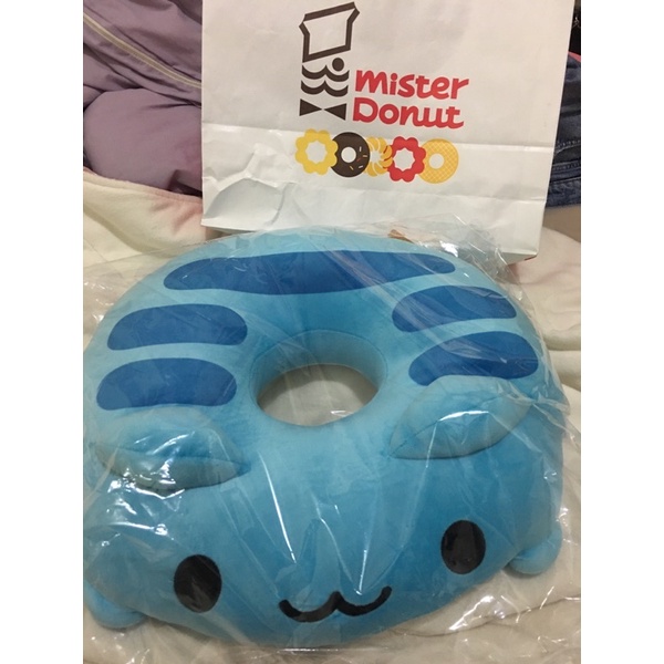 Mister Donut X 貓貓蟲咖波靠枕