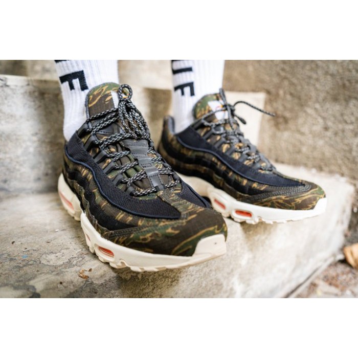 carhartt x nike 95