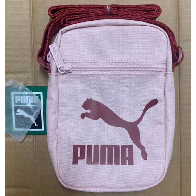 PUMA斜背包 (小ㄉ-07848502粉紅色) 側背包 外出隨身包 小方包 A4放不下 正品公司貨