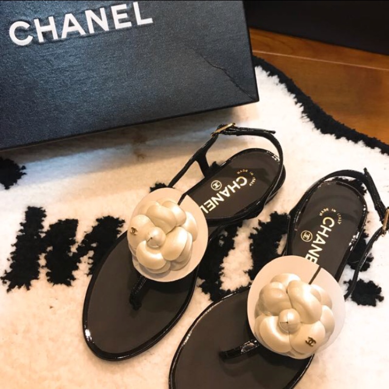 Chanel 山茶花涼鞋