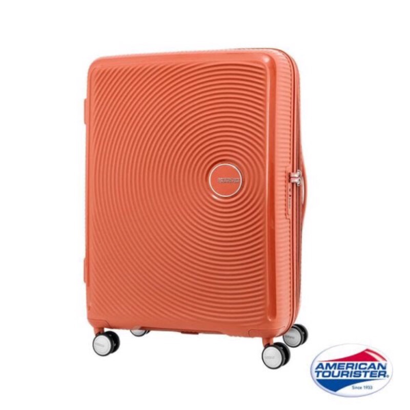 ～C羅代言款～AT美國旅行者 25吋Curio立體唱盤刻紋硬殼可擴充TSA行李箱(蜜桃橘)