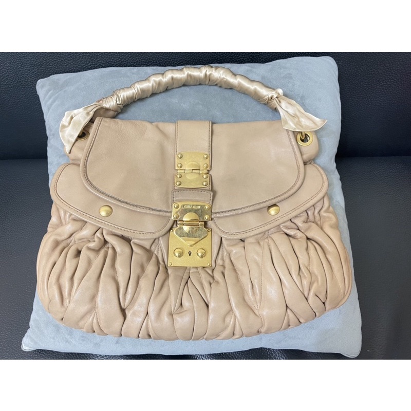 【MIU MIU】スエード ハンドバッグ タッセル付き 送料関税込 miu miu 可芙包的價格推薦- 2025年7月| 比價比個夠BigGo