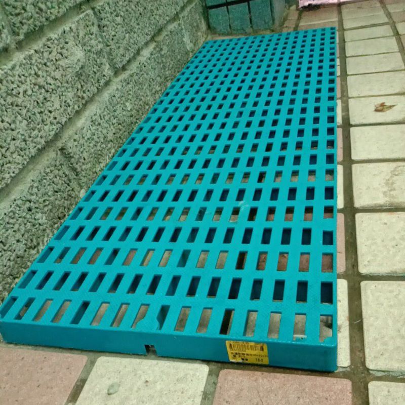 耐酸棧板 90×30 *約3公分高(厚) 售價150 特價$88 需自取 郵局寄+$100