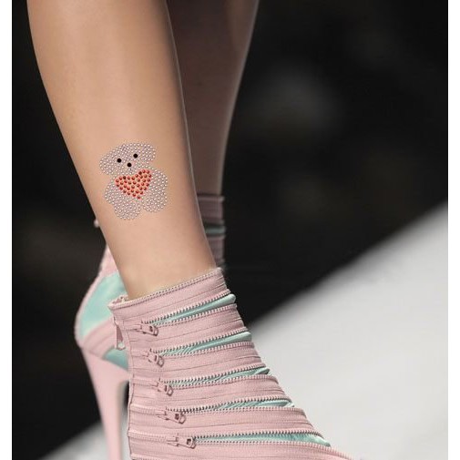 【FAN襪舖子】TATTOO日本人氣[水鑽款]15D刺青絲襪/超彈性超透膚新款紋彩包芯絲[水鑽小熊]