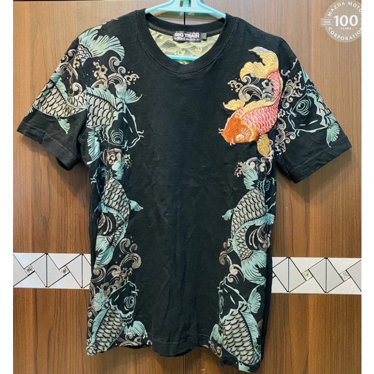 正品台茂專櫃購入少穿買到賺到便宜讓出 超美刺繡鯉魚墨達人 BIG TRAIN  原價2680刺繡L號 長袖短袖T恤