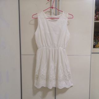 棉麻感 波浪下擺 蕾絲 鏤空 素色 素面 縮腰 無袖洋裝 白洋裝 連身裙 背心裙