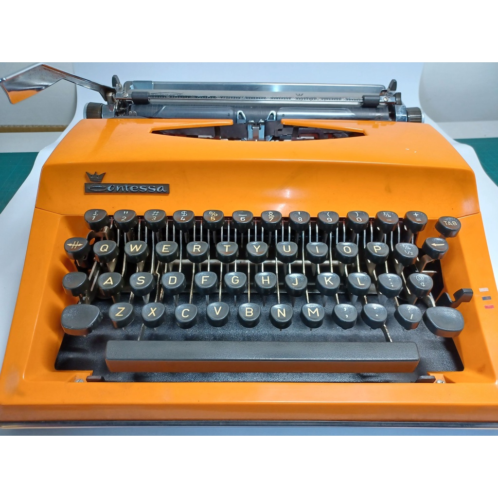 Contessa de luxe 荷蘭製  懷舊古董英文打字機  可打字  保存良好 道具 復古