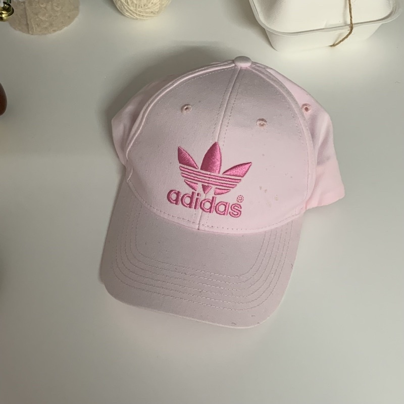 全新。粉色愛迪達帽子