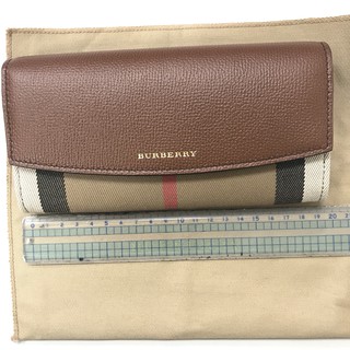 全新 BURBERRY 經典HOUSE系列戰馬格紋小牛皮翻蓋暗釦長夾(棕褐色)