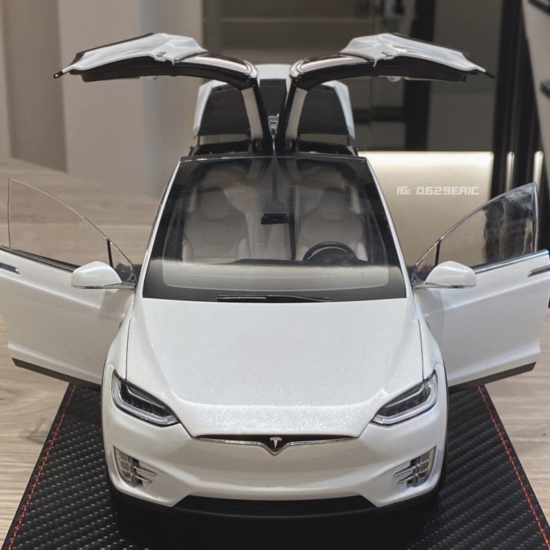 1/18 美國原廠 Tesla Model X 特斯拉 模型車 電動車 休旅車 模型車 《0629 SHOP》 車模擺設