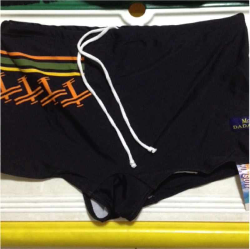 華歌爾男泳裤全新原价880、腰78～88公分L號腿圍50有彈性可拉大腰至褲長22公分