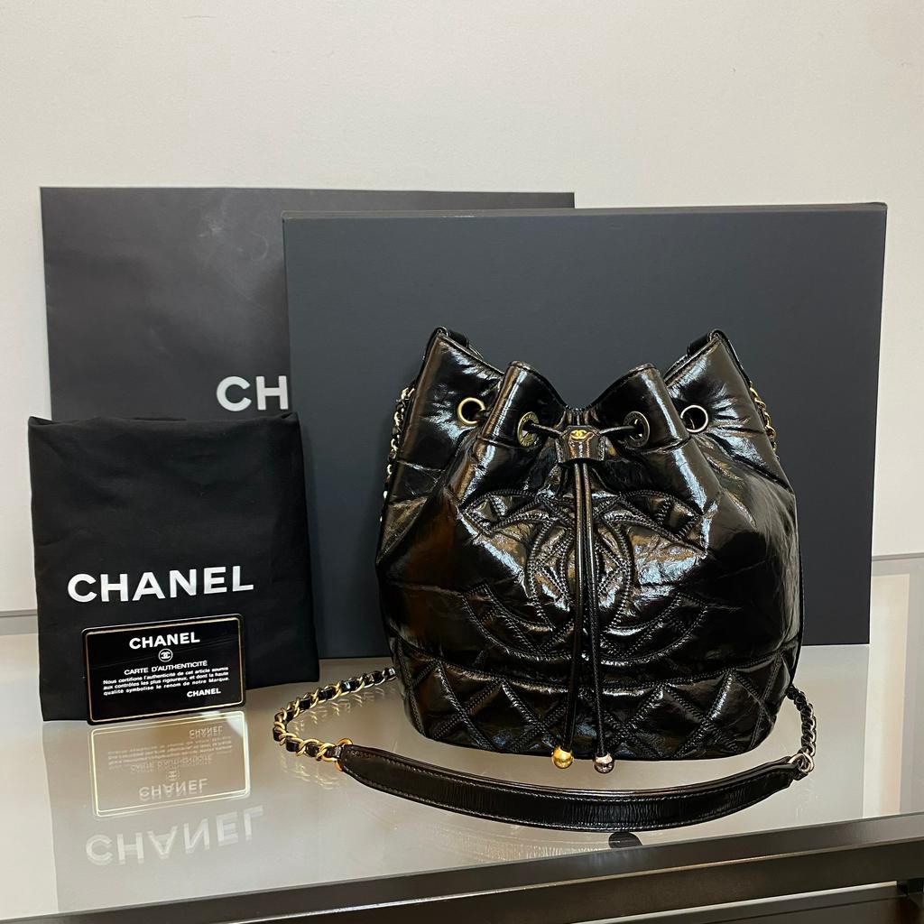 香奈兒 Chanel CC 黑色閃亮老年小牛皮抽繩迷你水桶包 – 雙色五金(30 系列)