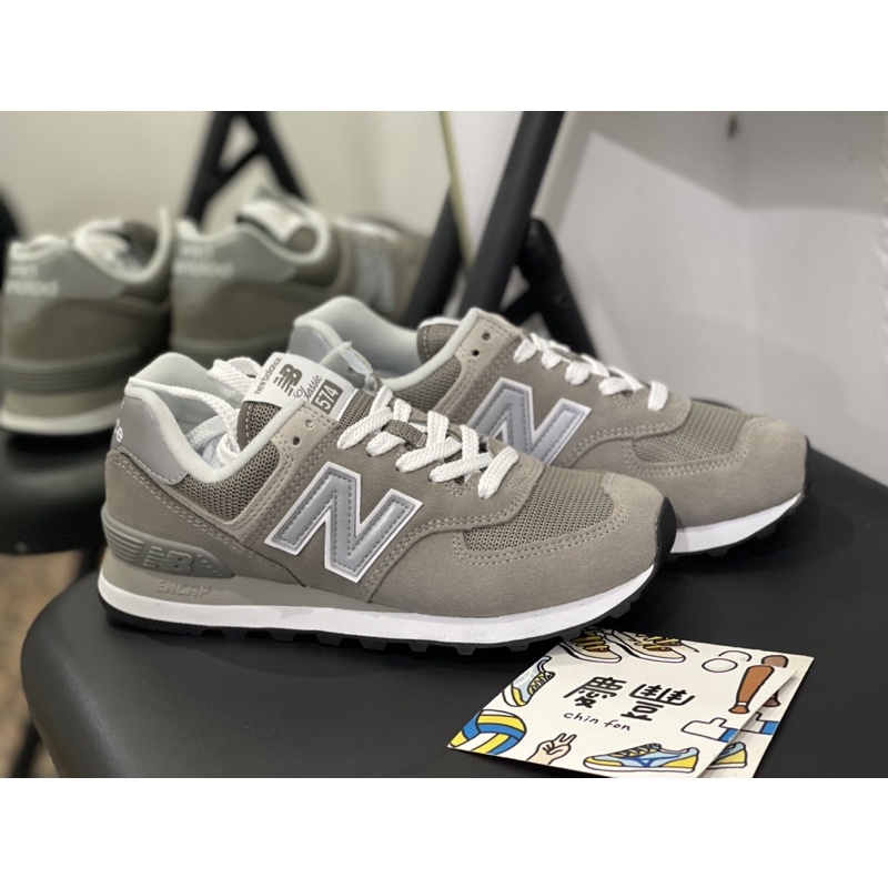 大罐體育👟NEW BALANCE 574 TIER 2 IU 代言 男女情侶 ML574EGG ML574EVG 元祖灰