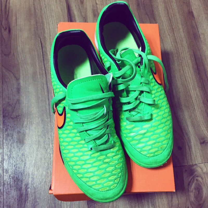 Nike足球鞋尺寸25cm